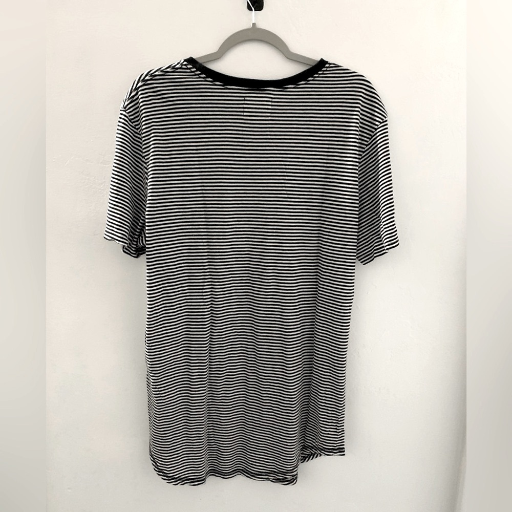 ON THE BYAS Striped Longer Length Short Sleeve T-Shirt Size Large - Picture 2 of 6